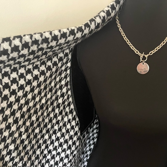 Houndstooth Pattern Wrap - Picture 2 of 5